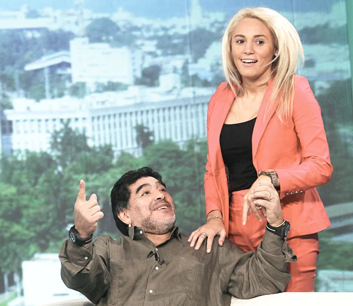 
    Maradona  şi Rocio Oliva sunt  împreună de doi ani  