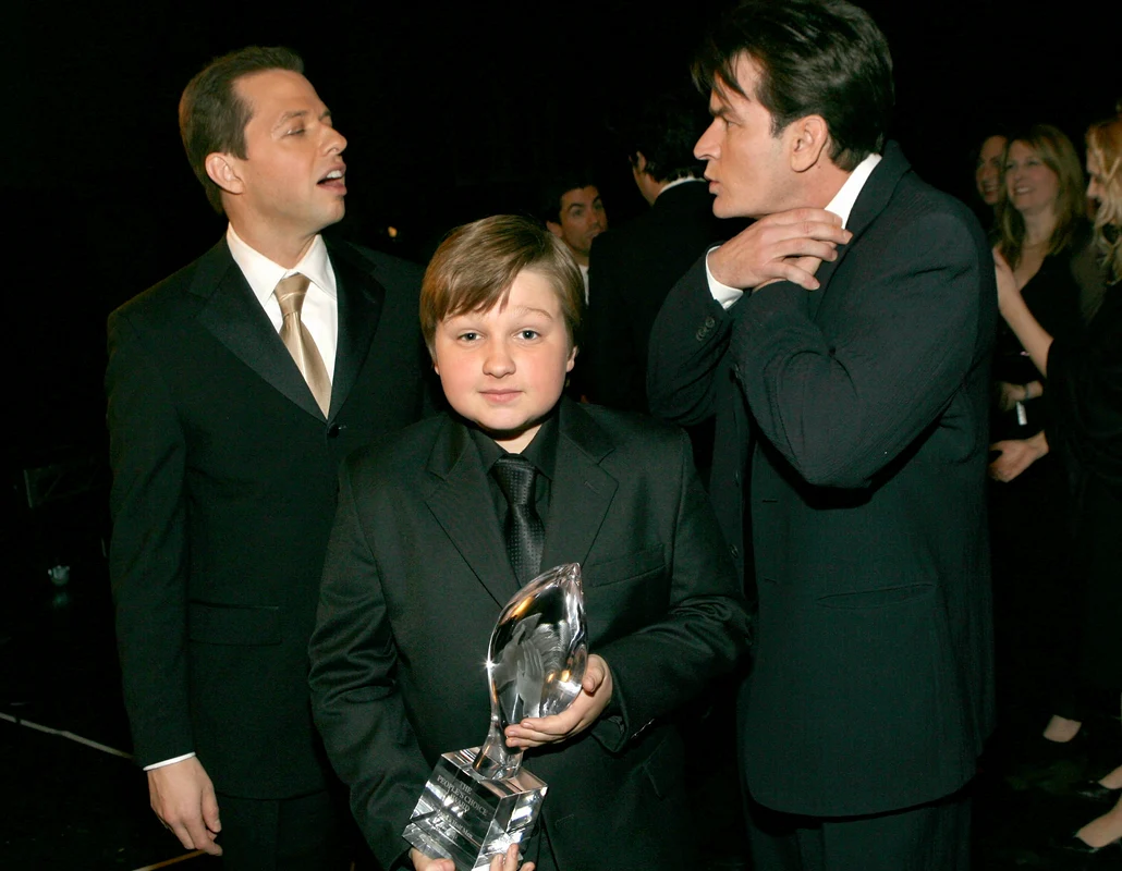 Angus T  Jones în Doi bărbați și jumătate, Getty