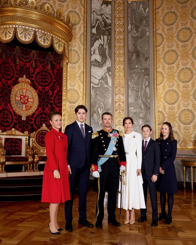 Regele Frederik, Regina Mary și copiii lor