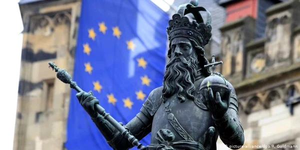 Statuia lui Carol cel Mare în faţa Primăriei din Aachen