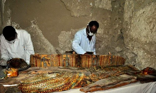 În Egipt au fost descoperite peste 1000 de statui şi 8 mumii jpeg