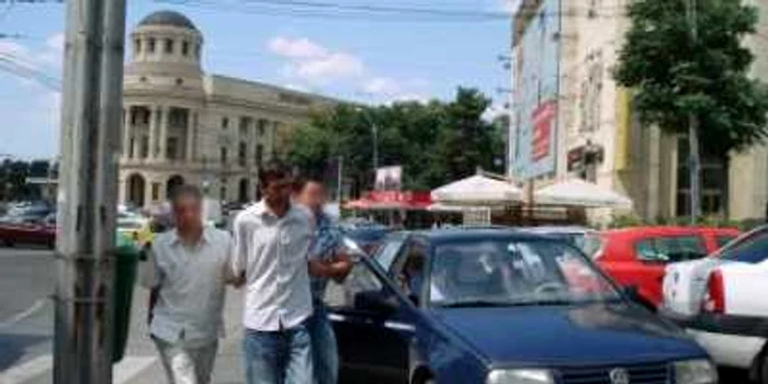 Iaşi:Fals angajat E-On Gaz prins în flagrant de poliţişti