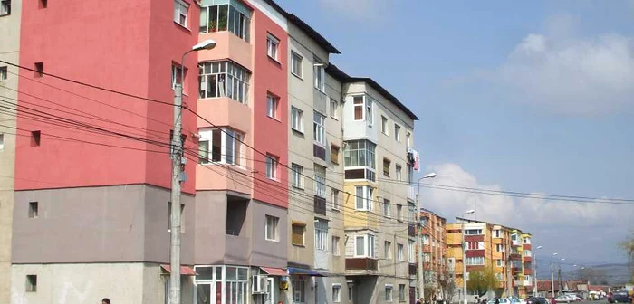 Locatarii nu au ţinut cont decât de propriile preferinţe atunci când au vopsit faţadele