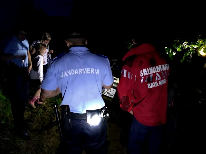 Turiştii au fost găsiţi după două ore de căutări. FOTO: Salvamont Maramureş