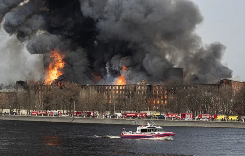 Incendiu la fabrica Nevskaya din Sankt Petersburg. Foto EPA-EFE