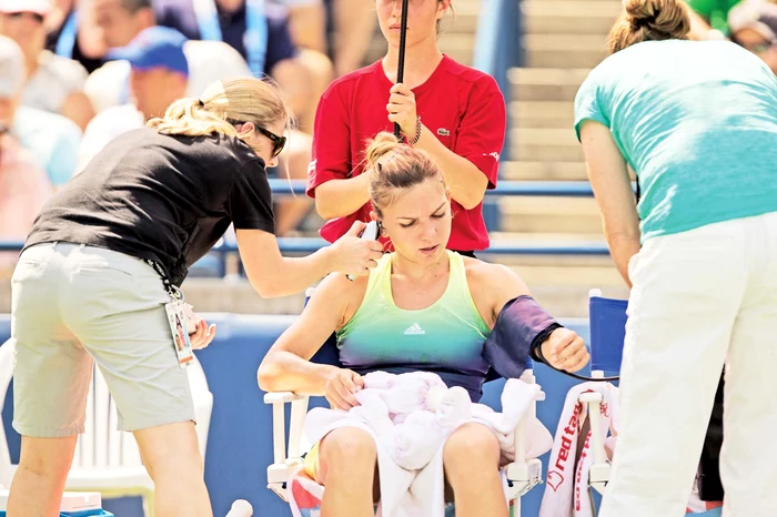 Setul II,  scor 2-3 . Simona a avut  nevoie de 4  minute de îngrijiri medicale. I s-au măsurat temperatura şi tensiunea şi i s-au dat medicamente