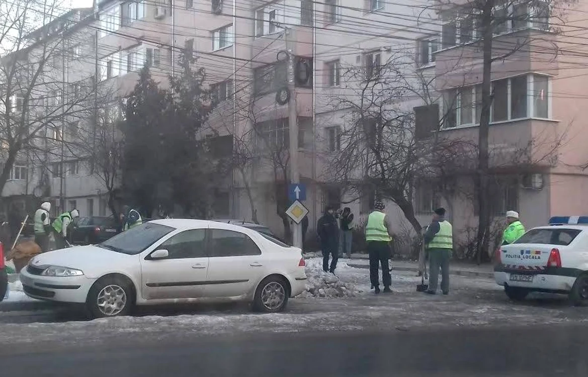Deţinuţii au fost scoşi la deszăpezire