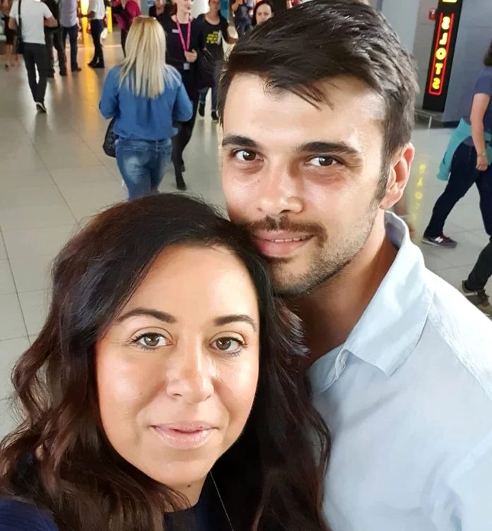 
    Oana Roman şi Marius Elisei au plecat fericiţi, dar zborul i-a făcut probleme vedeteiFoto: arhivă personală  