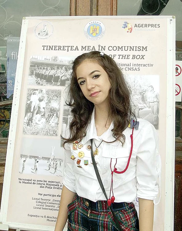 Ruxandra Alexa e mândră de uniforma de pionier
