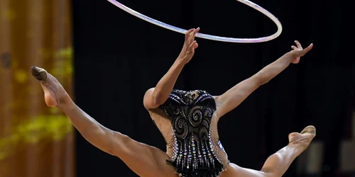 Linoy Ashram din Israel concurează în finala individual la Campionatul Mondial de Gimnastică Ritmică de la Sofia Bulgaria FOTO EPA – EFE / Georgi Licovski / 15 sep 2018
