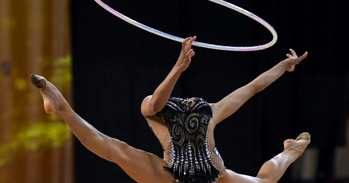 Linoy Ashram din Israel concurează în finala individual la Campionatul Mondial de Gimnastică Ritmică de la Sofia Bulgaria FOTO EPA – EFE / Georgi Licovski / 15 sep 2018