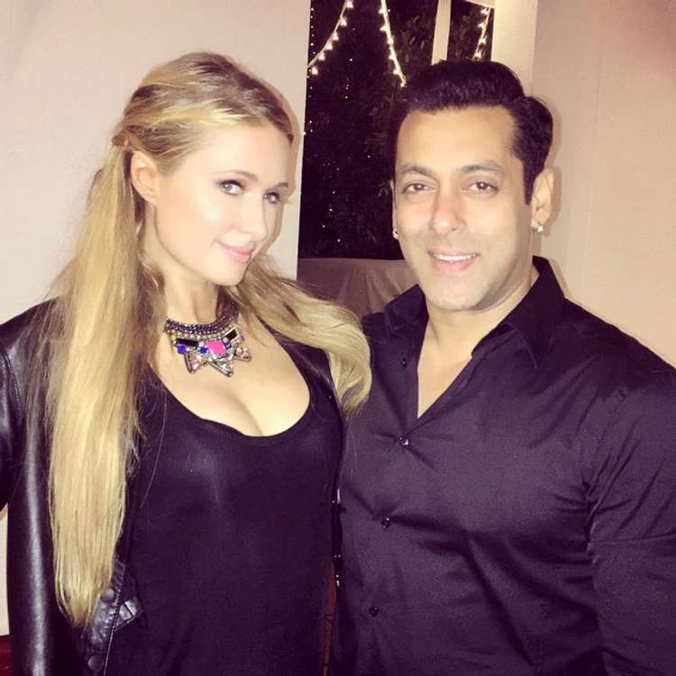 
    Paris a primit un colier scump de la SalmanFoto: Arhiva personală  