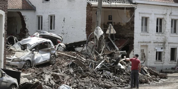 Belgia- structurile de rezistenţă a caselor distruse de viitură. FOTO EPA-EFE