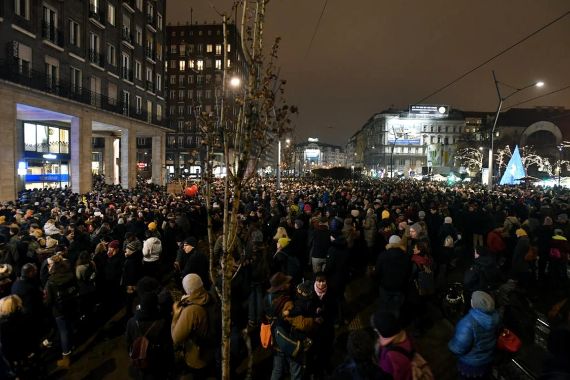 Protest la Budapesta faţă de legea prin care Viktor Orban vrea să-şi asigure controlul asupra teatrelor FOTO EPA-EFE