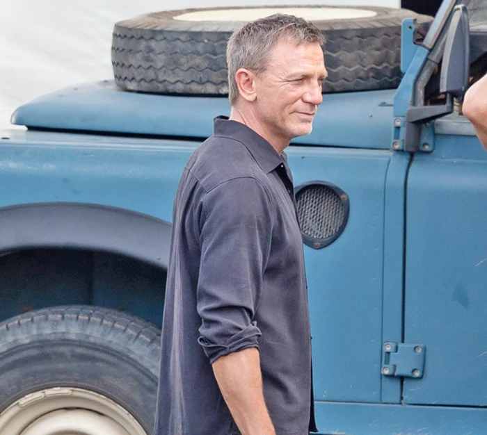 Daniel Craig, 51 de ani, a fost văzut luni la filmări în Jamaica fotografii: profimedia