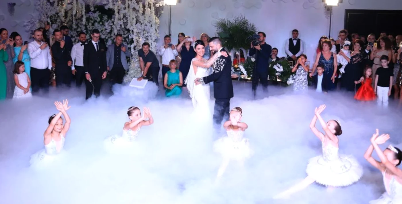 Adelina Pestriţu şi Virgil Şteblea pe ringul e dans, alături de balerine