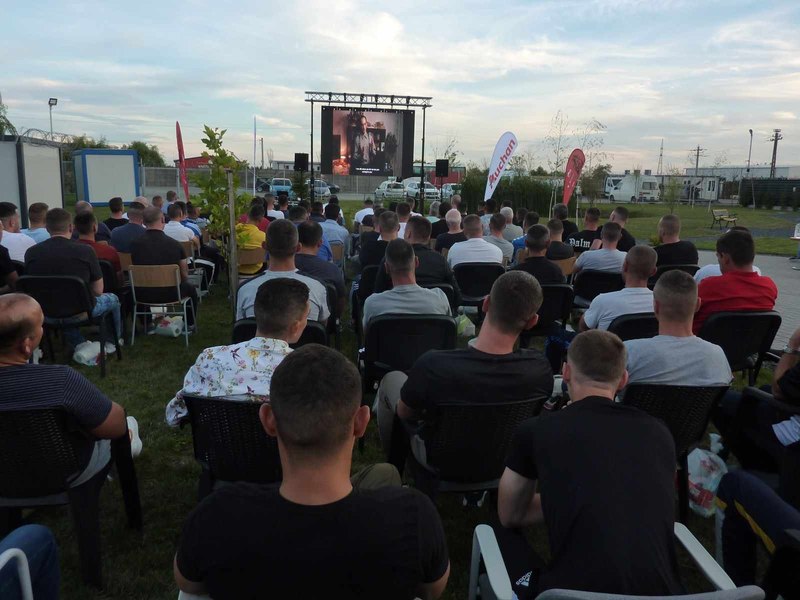 Cinema în aer liber în penitenciarul de la Săcălaz. Condiții civilizate pentru deținuți FOTO