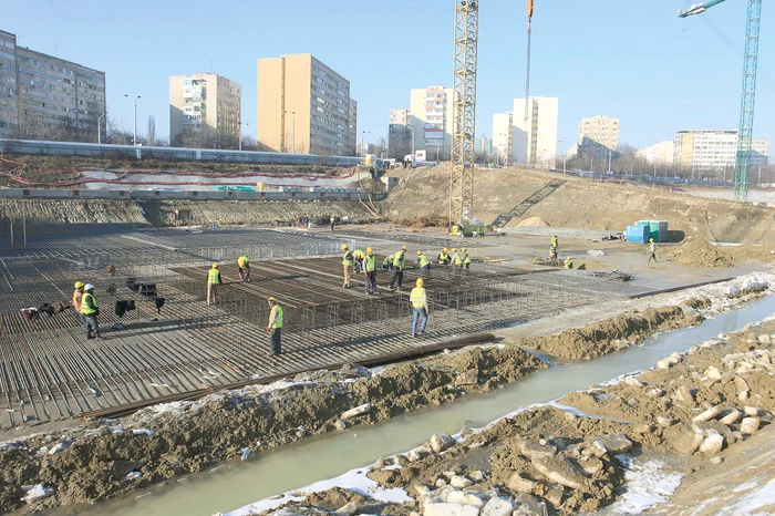 
    Un teren de 8,2 ha din Parcul IOR  a dispărut şi în locul său a apărut o groapă imensăFoto: Roberto Sălceanu  