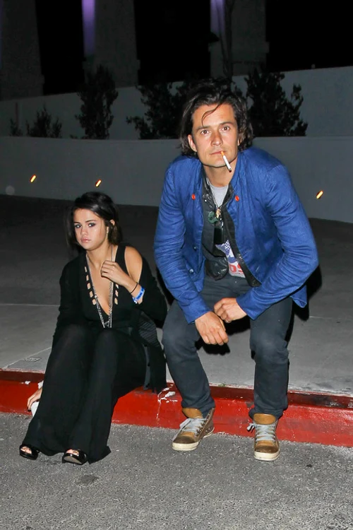 Orlando Bloom şi Selena Gomez au stat puţin de vorbă pe trotuar