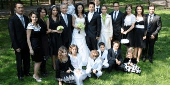 Întreaga familie Sighiartău, la cununia uneia dintre fiice