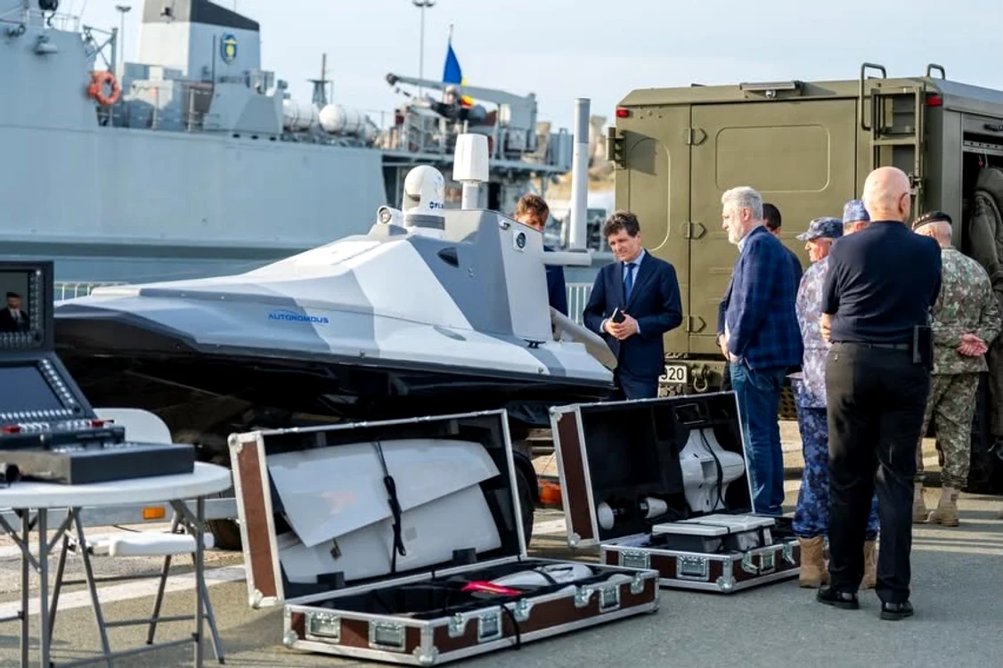 Nicușor Dan, vizită în Portul Constanța după explozia unei drone marine Foto: FB