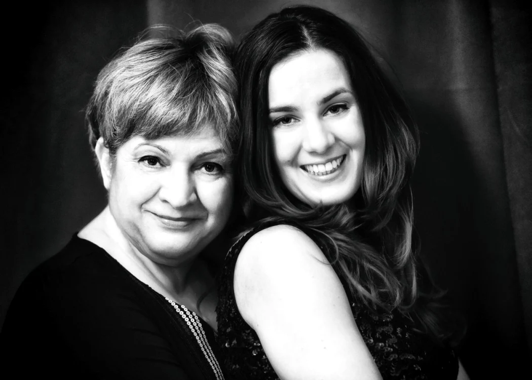 Cristina si Irina Sarbu