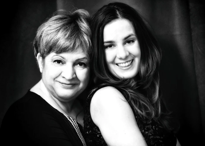 Cristina si Irina Sarbu