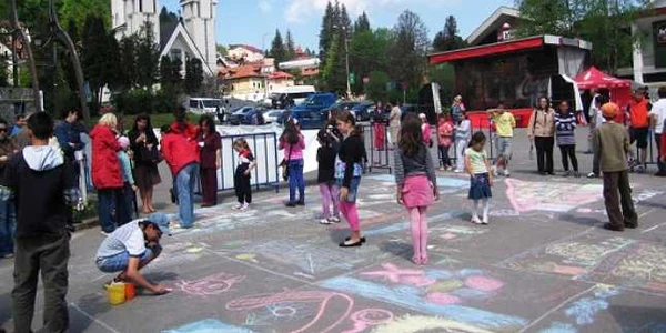 Evenimentul se desfăşoară în Piaţa Gării. FOTO123romania.ro