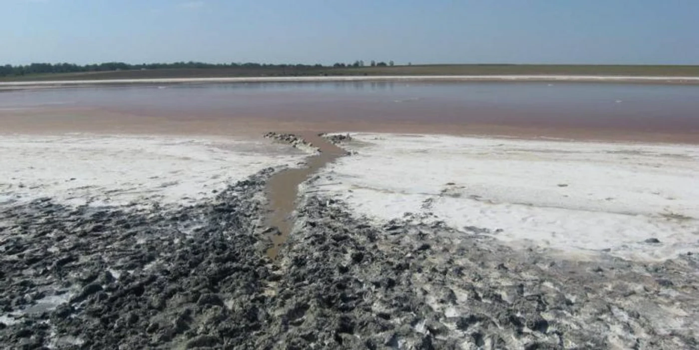 Lacul sărat Movila Miresii a secat de la an la an FOTO: DEBRĂILA