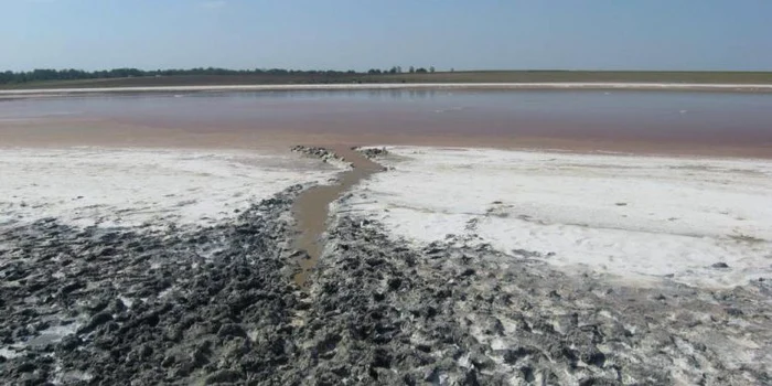 Lacul sărat Movila Miresii a secat de la an la an FOTO: DEBRĂILA