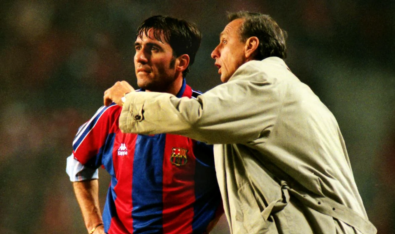 Hagi, în tricoul Barcelonei, alături de Johan Cruyff