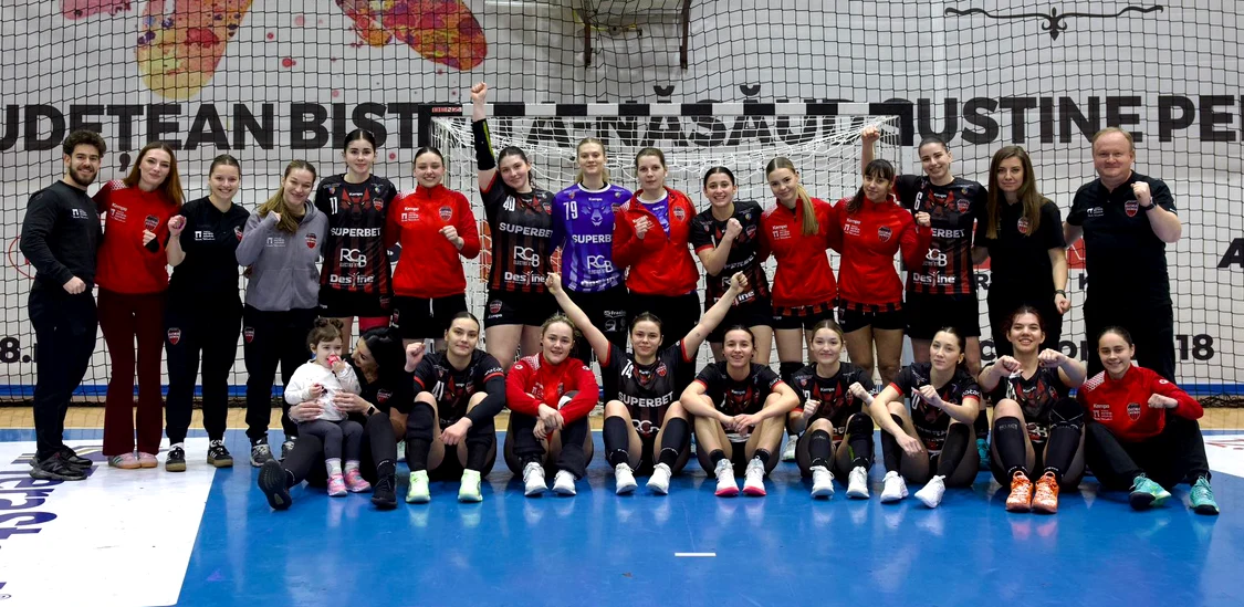 Bistrițencele, la poza de grup după succesul cu Debrecen. Foto Facebook Gloria