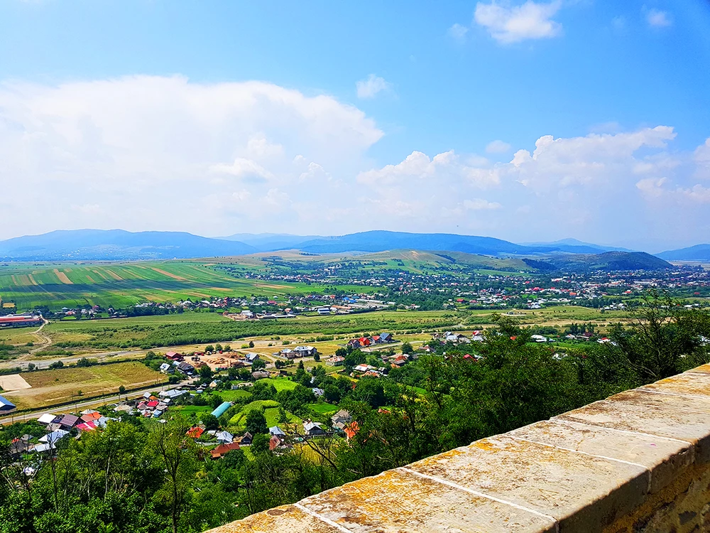 Valea Ozanei, vedere de la Cetatea Neamţ FOTO Holidayanstrips