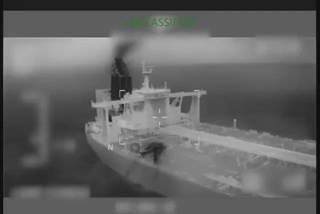 Primele imagini din operațiunea SUA de preluare a petrolierului rus. „Puteți fugi, dar nu vă puteți ascunde”