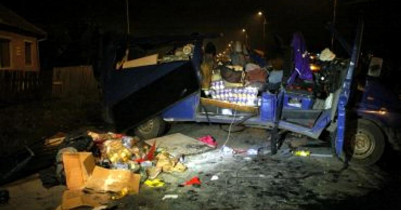 Braşov: Un microbuz plin cu persoane, spulberat de un TIR la Lunca Câlnicului (UPDATE)