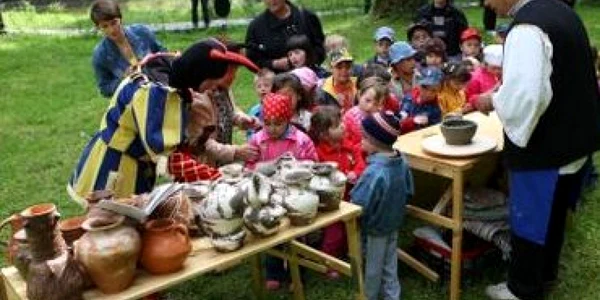 Braşov: Jocuri şi tradiţii de 1 iunie la Bran