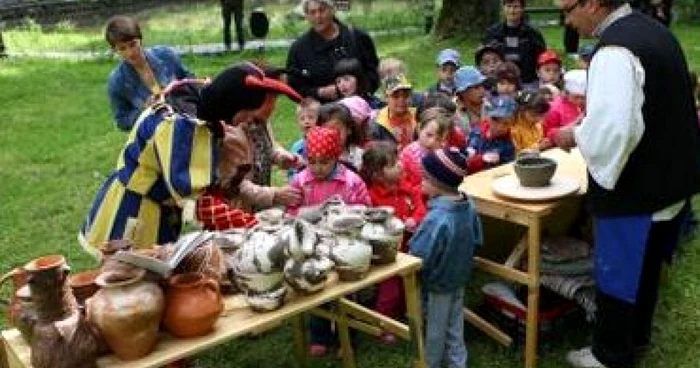 Braşov: Jocuri şi tradiţii de 1 iunie la Bran