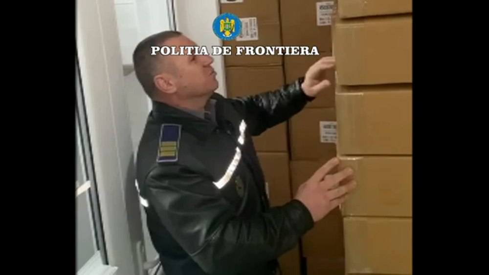 Marfă de aproape două milioane de euro, confiscată de polițiștii de frontieră dintr-un camion. Unde urmau să ajungă articolele de lux VIDEO 