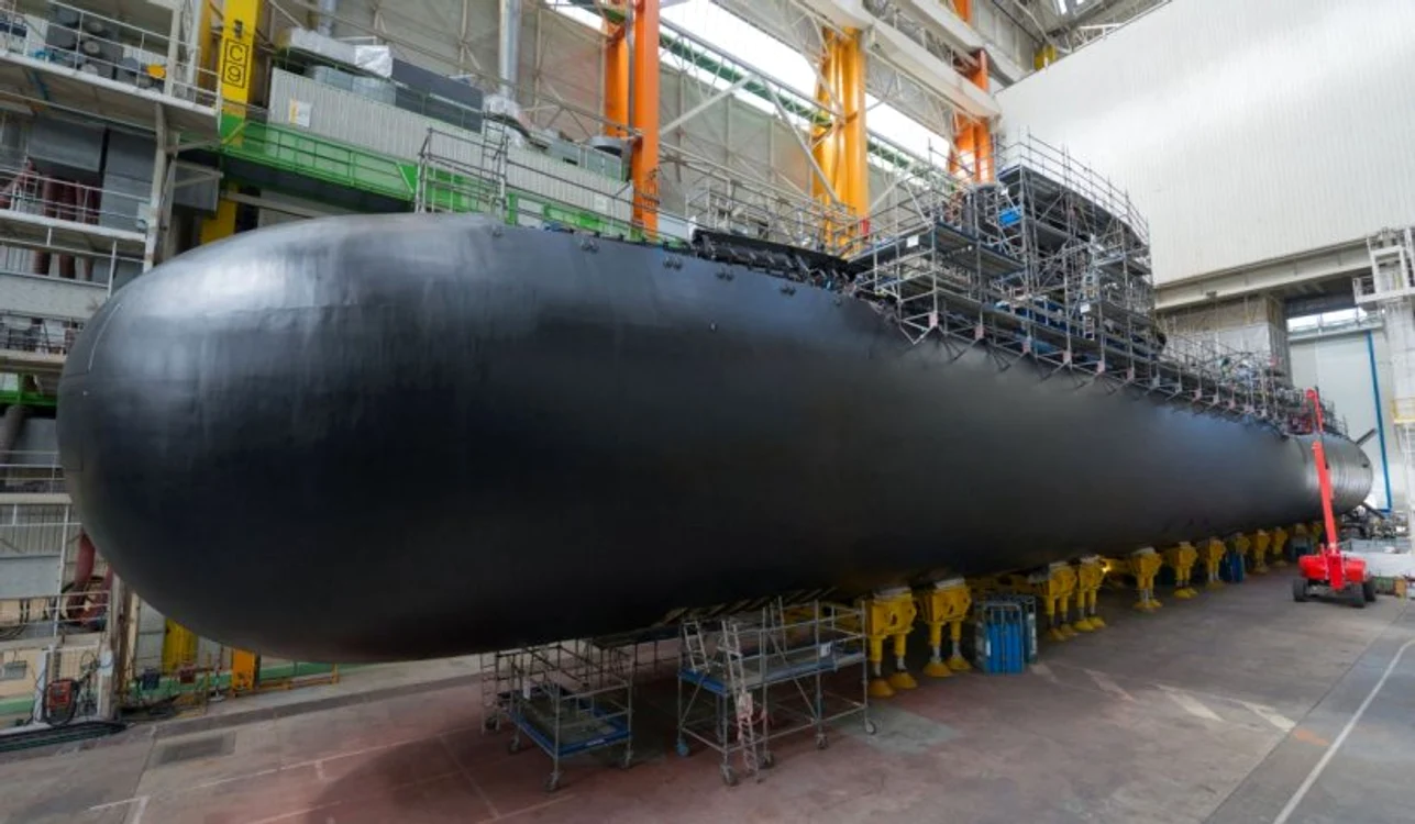 România își consolidează apărarea militară! Submarine și elicoptere din Franța