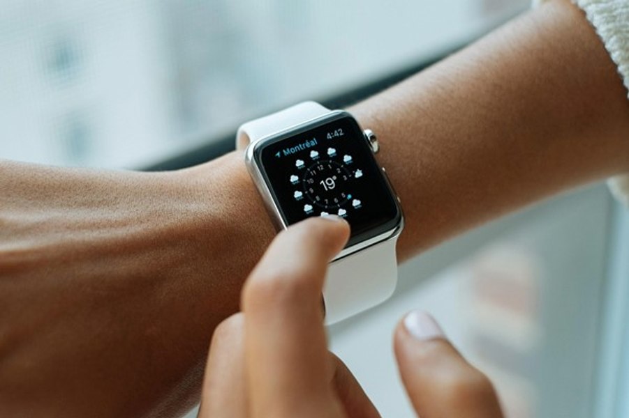 Ce poate face un smartwatch pentru tine în 2025?