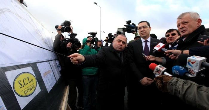 Cu toate că a fost inaugurat de primarul Sorin Oprescu şi de premierul Victor Ponta, proiectul Străpungerea D-na Ghica-Bdv. Chişinău nu era finalizat FOTO Marian Iliescu