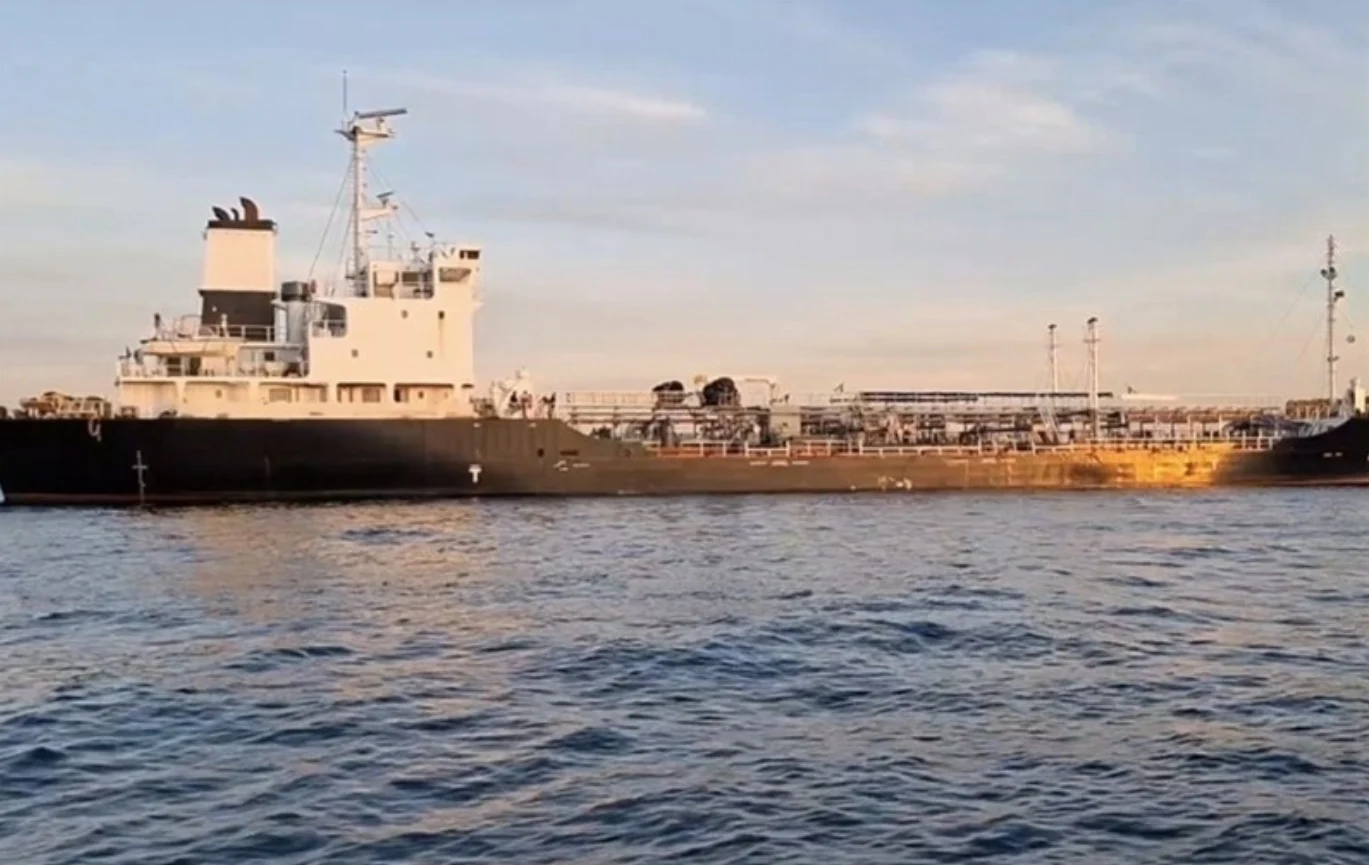 Iranul a sechestrat o navă suspectată de contrabandă cu combustibil în Golful Persic. Echipajul era format din 16 membri străini