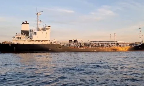 Armata ideologică a Iranului, a sechestrat miercuri o navă suspectată de contrabandă cu combustibil FOTO: X/@ShanghaiEye