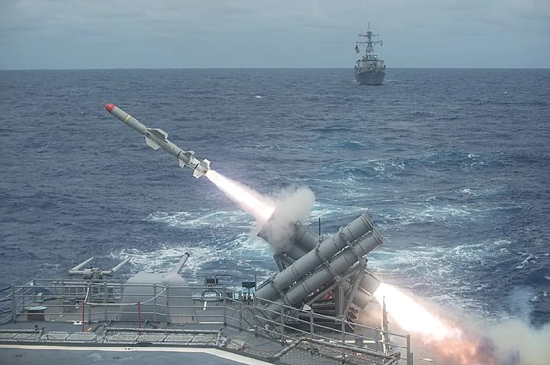 Rachetele sol-aer Harpoon ţin la distanţă de Odessa navele flotei ruse. FOTO Wikipedia