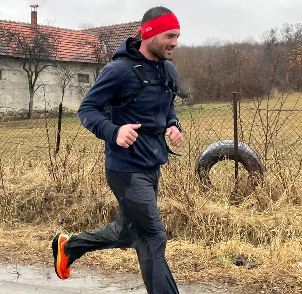 Tânărul din Pitești a alergat de la Novaci și până la Runcu Foto: Facebook/Roșu Ionuț Giani
