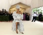 Rihanna, într o ţinută Maison Margiella by John Galliano  jpeg