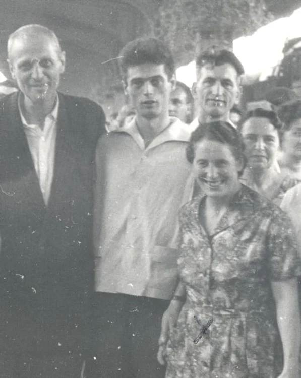 Richard Wurmbrand in iunie 1964 in gara de nord Bucuresti dupa eliberarea de la Gherla alaturi de Mihai si de sotie foto arhiva personala Mihai Wurmbran