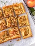 Tarta cu mere si nuca  Sursa foto shutterstock 2192419435 jpg