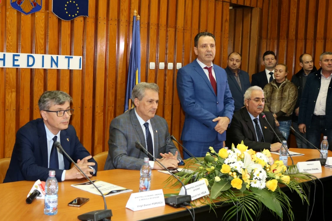 Ceremonia de învestire a avut loc în sala mare a Prefecturii Mehedinţi FOTO Alexandra Georgescu