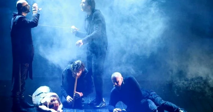 hamlet si subcarpati teatrul national timisoara foto Adrian Pîclişan